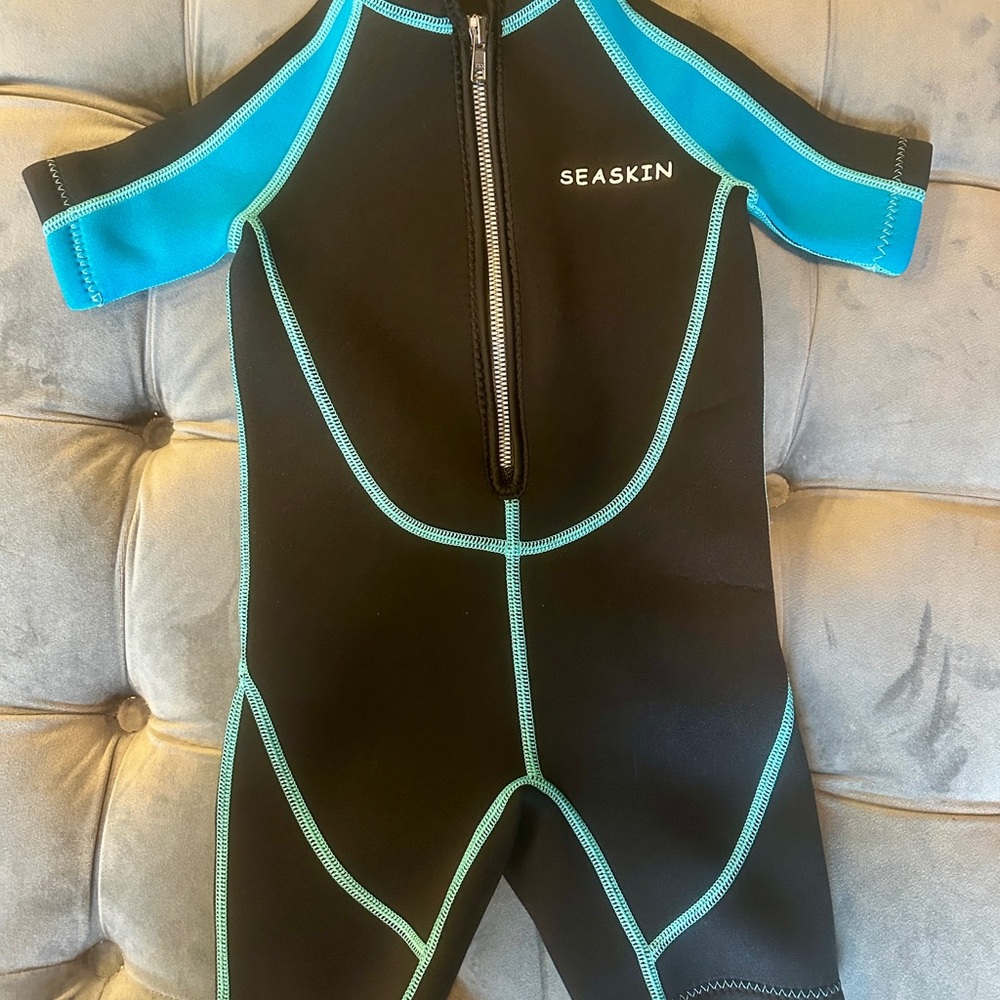 Black and Blue Rashguard Swimwear with High Neckline
